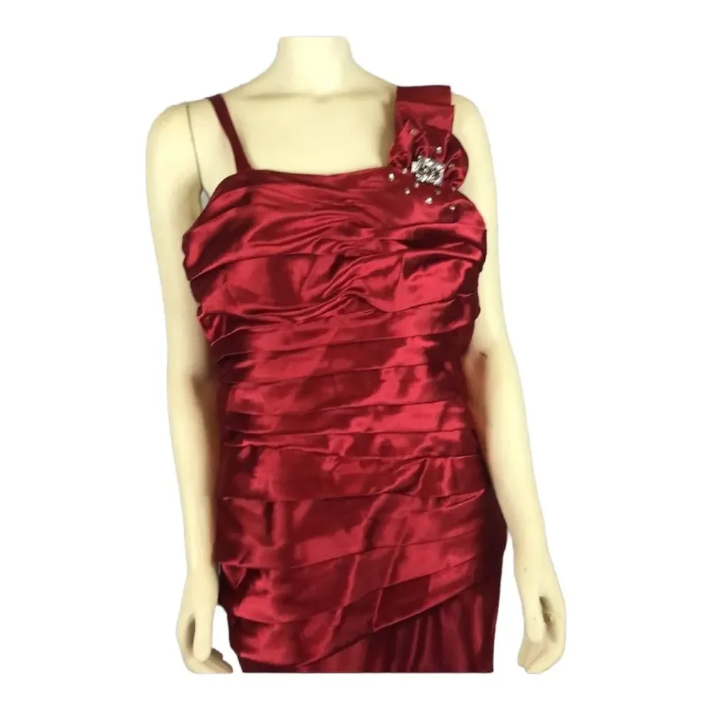 NWT Cindy Collection style 1230 in red sleeveless ruched jewelled size 2 XL
